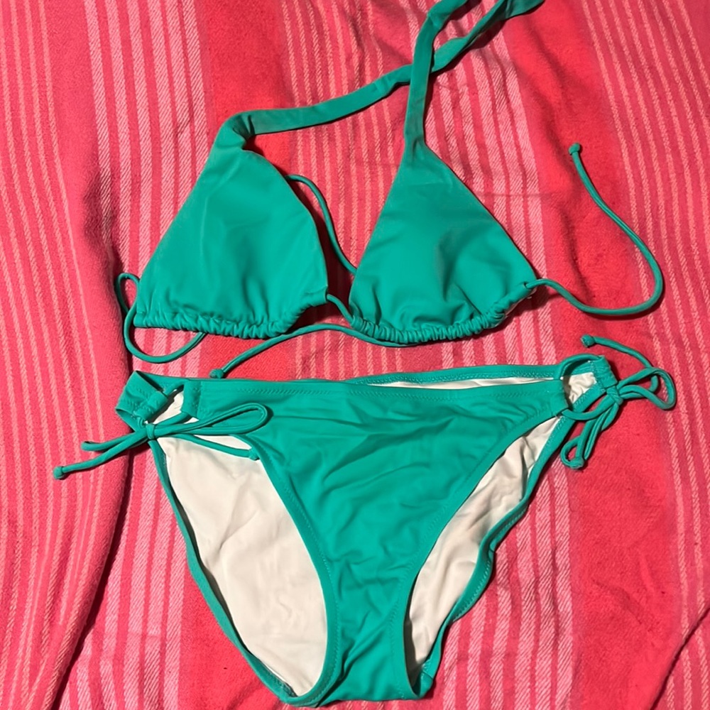 Victoria’s Secret size large bikini